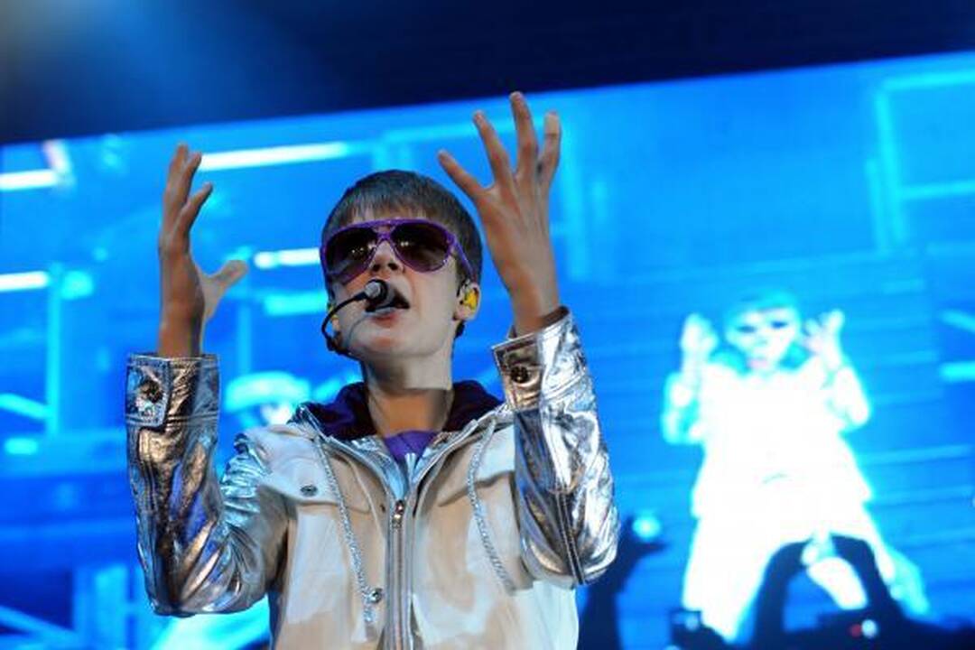 Justinas Bieberis apmėtytas kiaušiniais