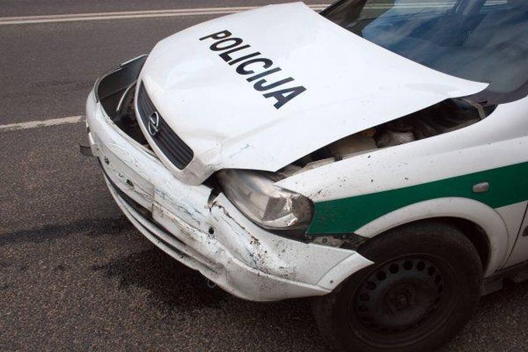 Girtas prie vairo pagautas policininkas teisę vairuoti atgaus anksčiau