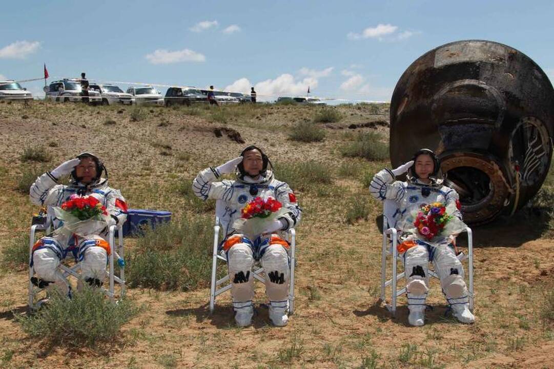 Kinų astronautai sėkmingai sugrįžo į Žemę