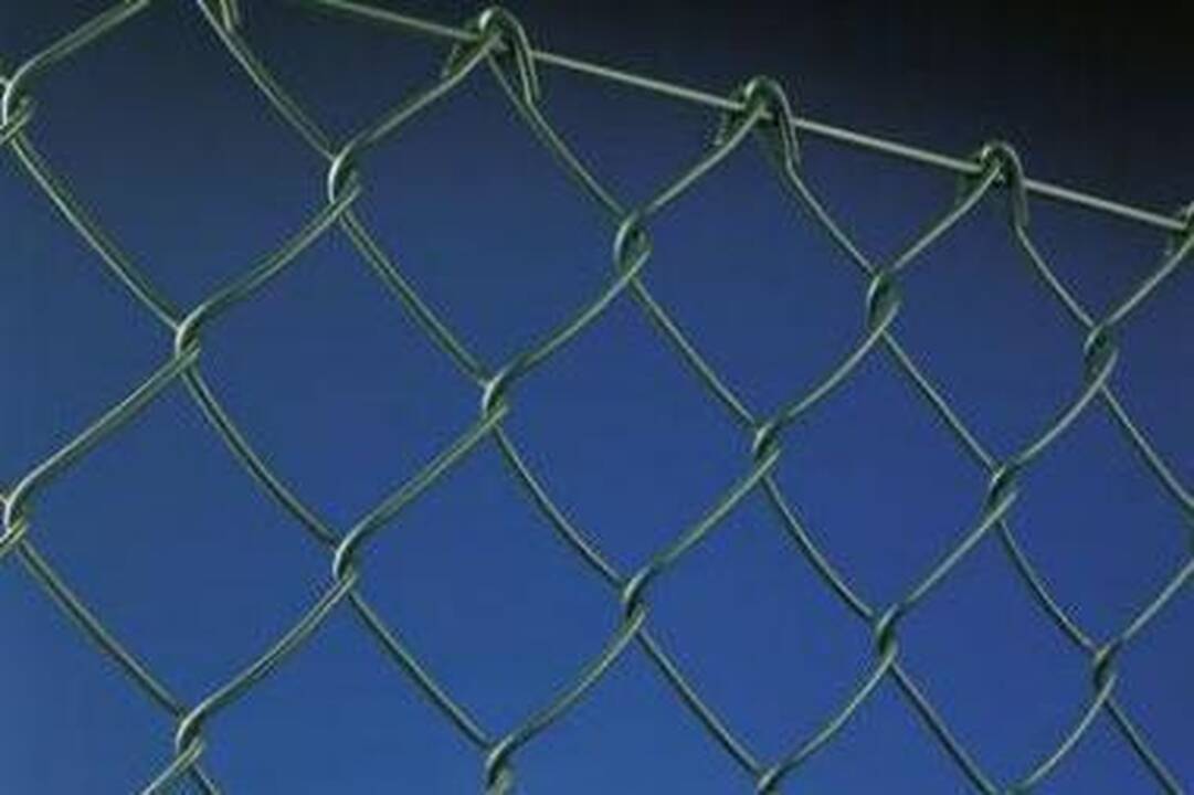 Šalčininkų kriminalinės policijos vadas savavališkai užsitvėrė gabalą valstybės žemės