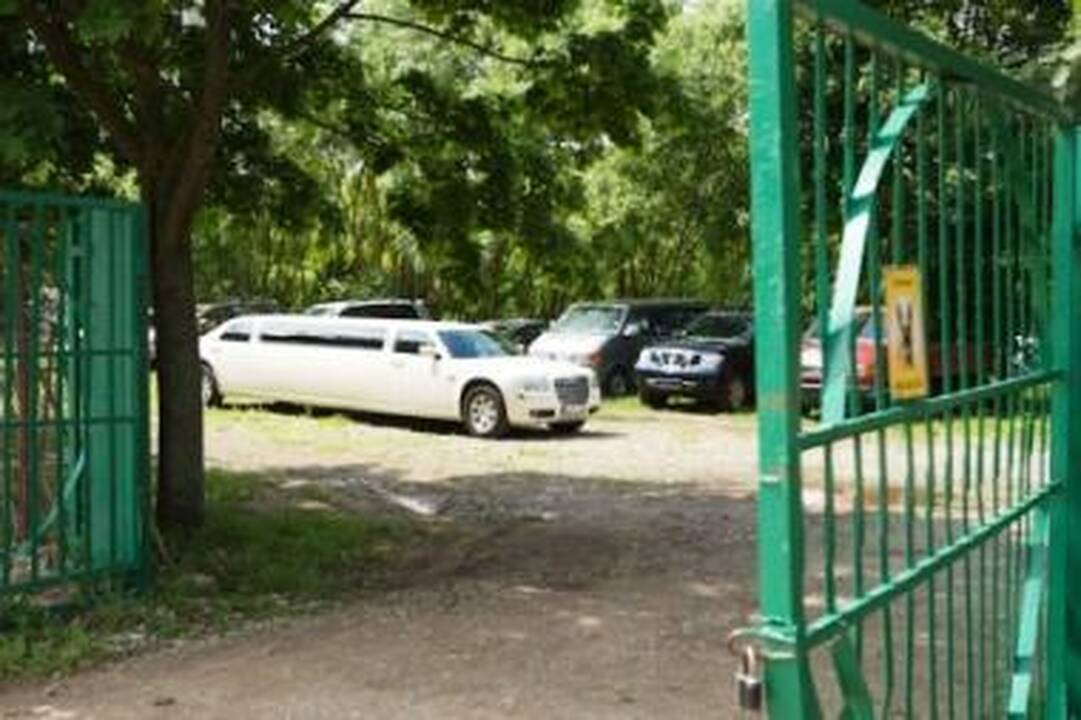 Automobilių įmonės apiplėšimas - per penkias minutes