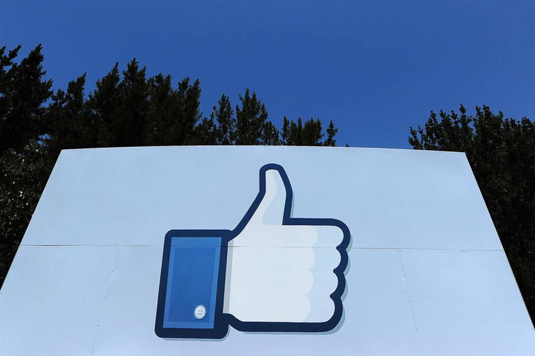„Facebook“ išmaniajame telefone aplankome keliasdešimt kartų per dieną