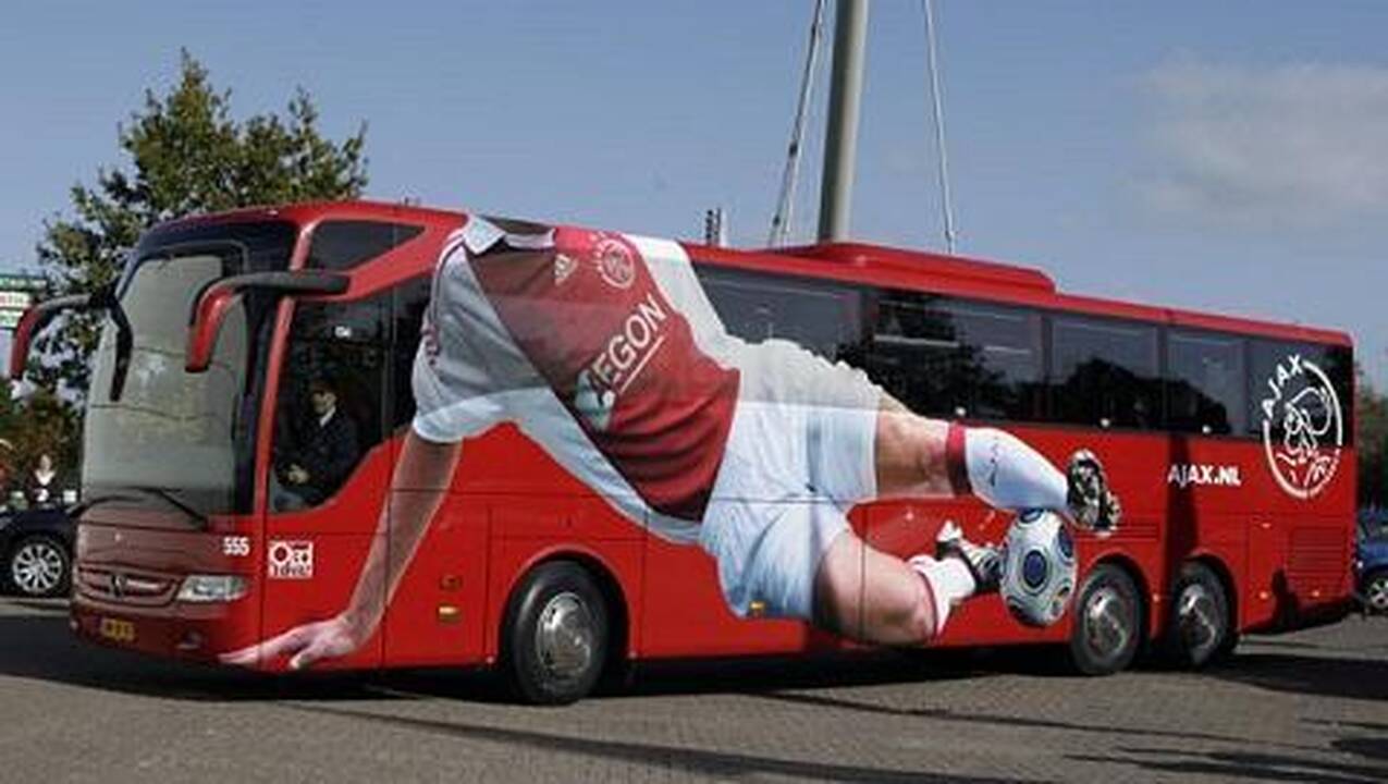  Stilingiausi futbolo komandų autobusai (foto)
