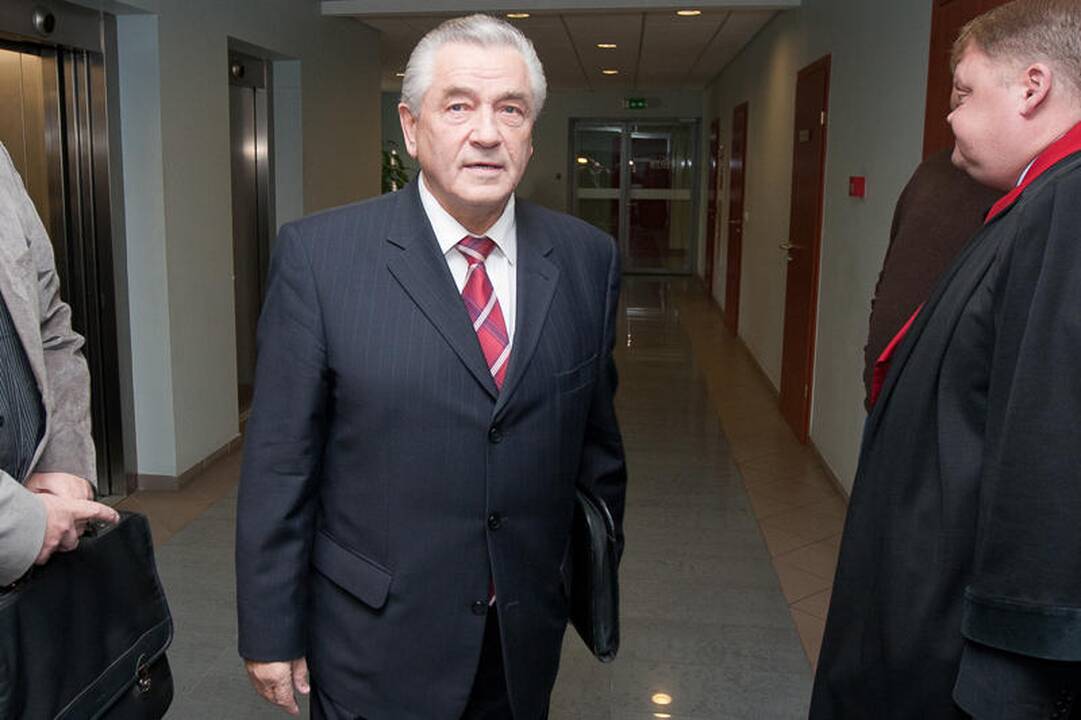 Prie „mailiaus“ bylos teismas grįš tik pavasarį