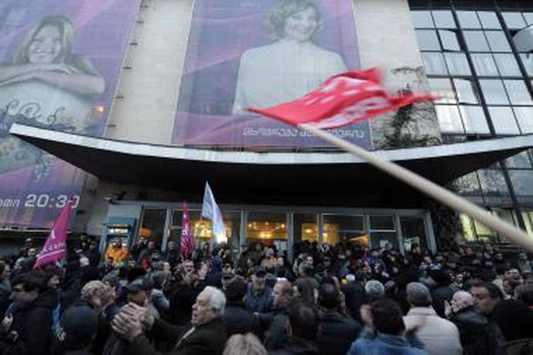 Protestuotojai neleido prezidentui ramiai pavakarieniauti