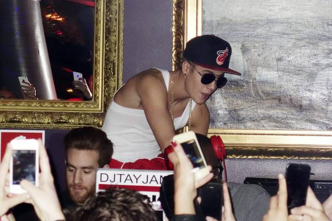 Stokholmo pareigūnai J. Bieberio autobuse rado narkotikų