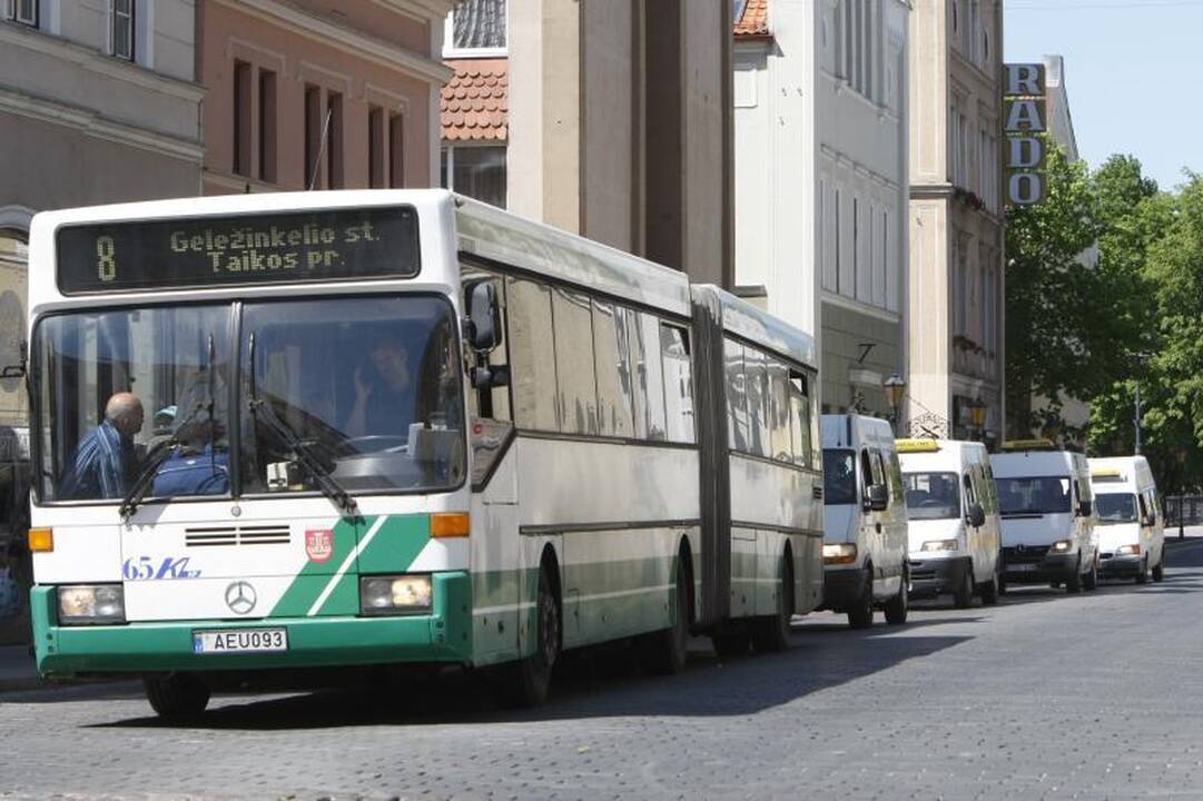 Tiltų gatvė autobusams savaitgaliais atsivers tik rudenį?