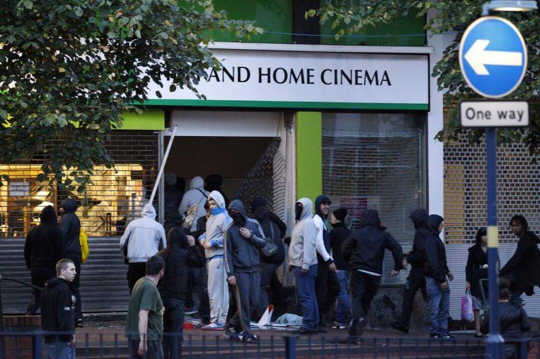 Riaušės Britanijoje buvo kilusios ir dėl jaunimo demoralizavimo