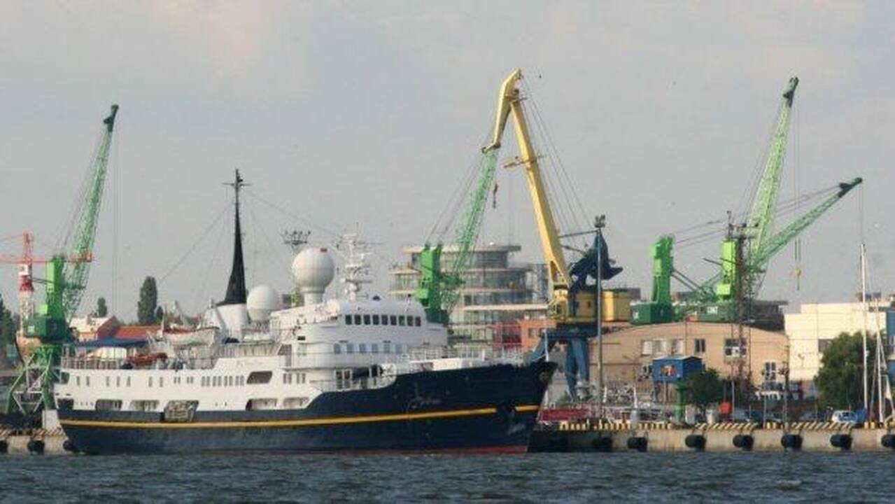 Į Klaipėdą galingi kranai atplukdyti, o krantinė dar nepastatyta