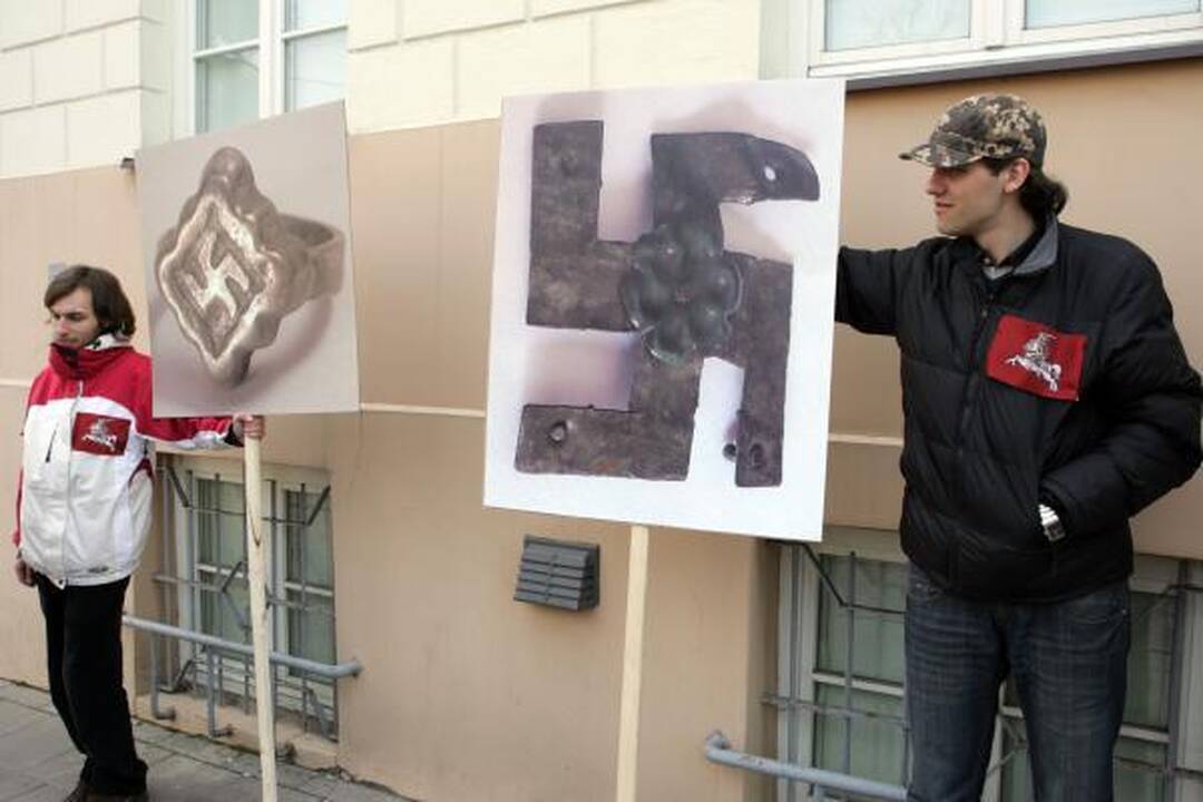 Klaipėdiečiai nori aukštesnės instancijos teismo išaiškinimo dėl svastikų