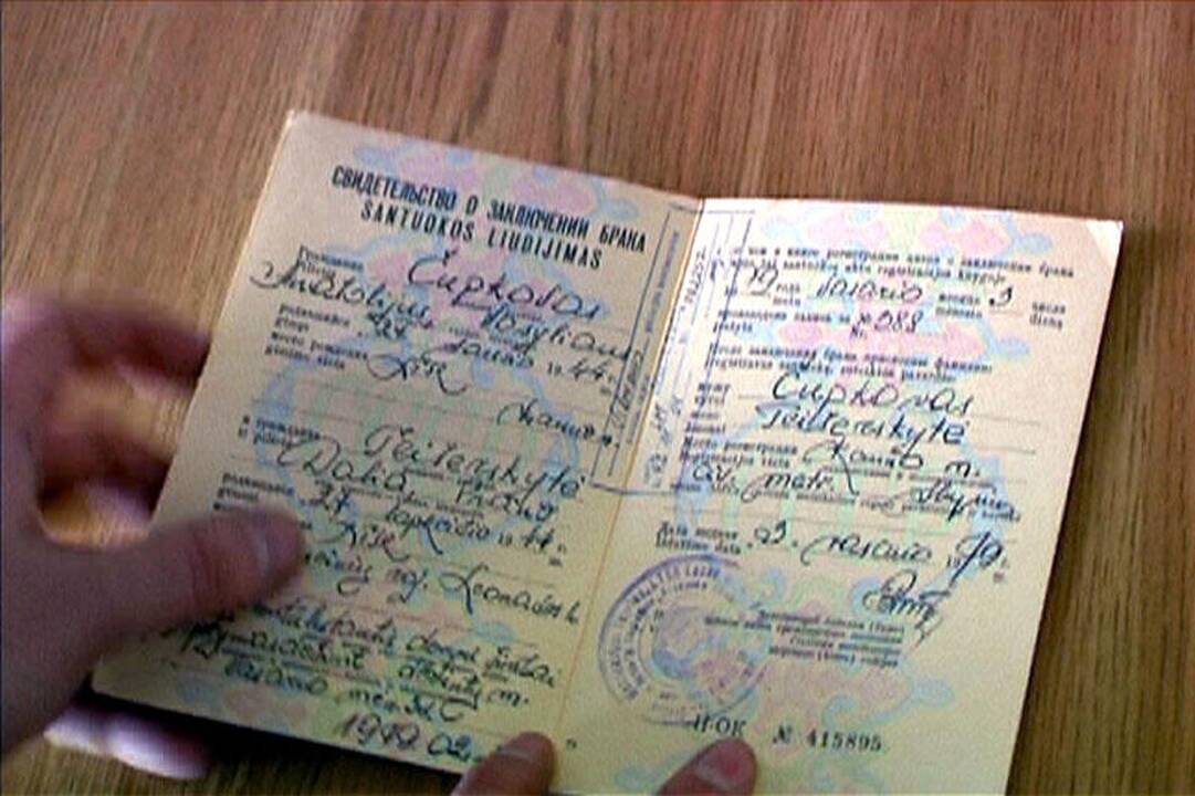 Dalios Teišerskytės vyras užmiršo, kad 33 metus yra vedęs