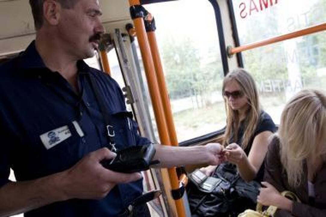 Zuikius gaudantys kontrolieriai skaičiuoja ne tik baudas, bet ir mėlynes