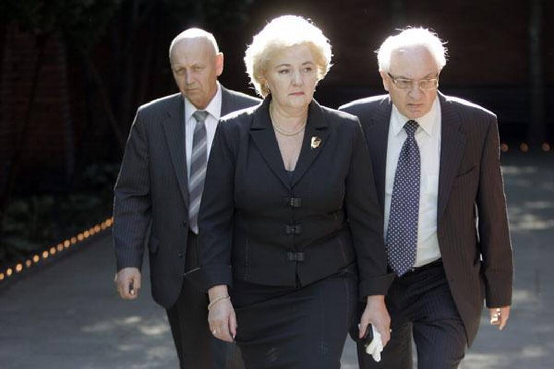 Žmonės ateina pasakyti "sudie" išėjusiam prezidentui
