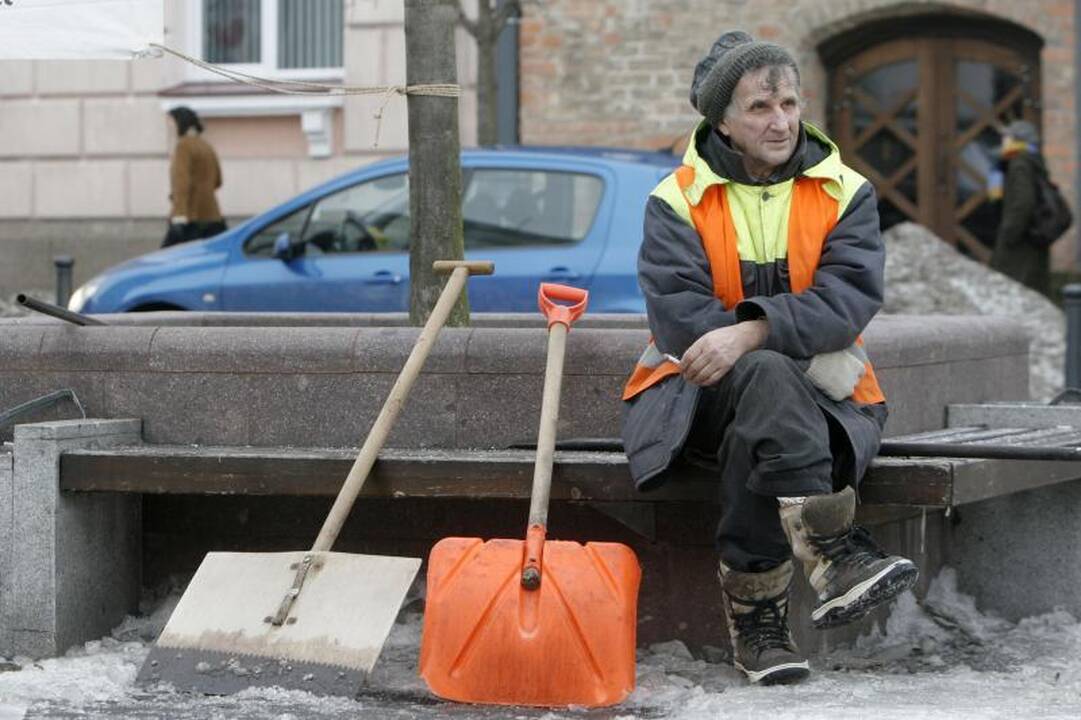 Jei verslas negali mokėti 1 tūkst. litų algos - su juo kažkas negerai