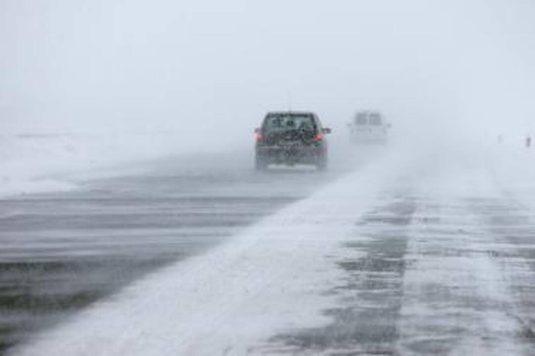 Sudėtingos eismo sąlygos magistralėje Kaunas-Vilnius