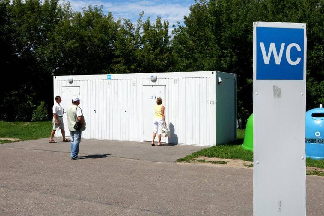 Auksinis tualetas prie Kauno pilies