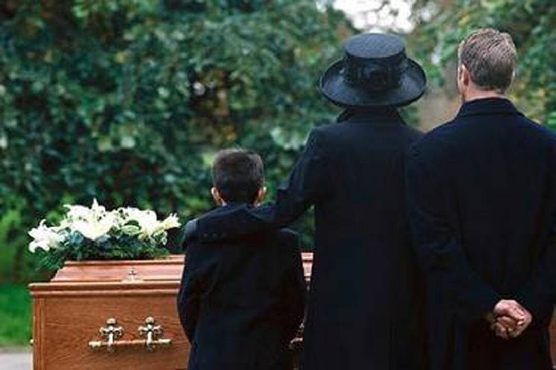 Senelės laidotuvėse dalyvavo 172 anūkai