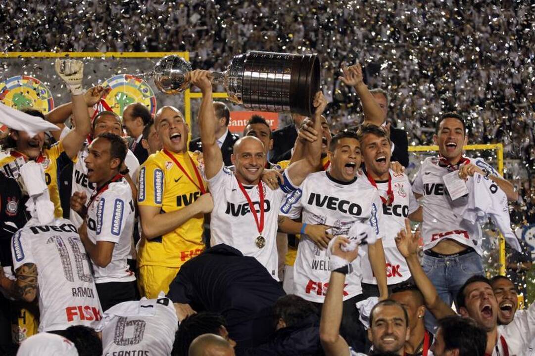 „Corinthians“ klubas pirmą kartą iškovojo „Copa Libertadores" taurę