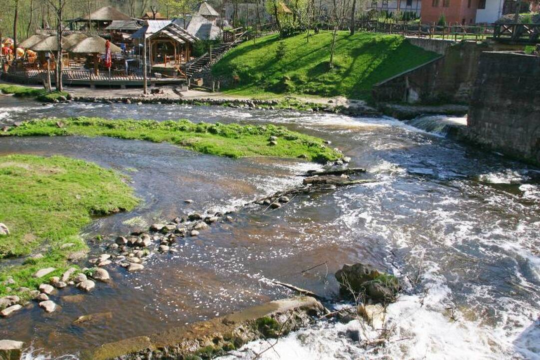 Vilnelėje pastebėta išsiliejusi nafta   