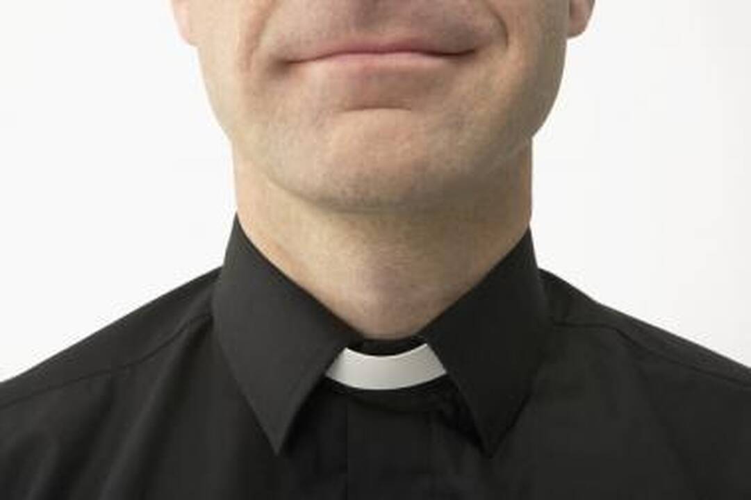 Du trečdaliai lietuvių norėtų matyti vedusius kunigus