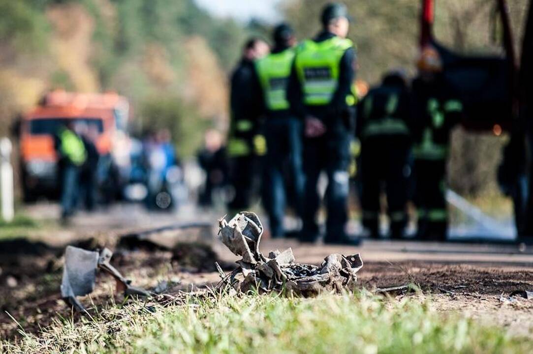 Šilutės rajone apvirto sunkvežimis su atrakcionais