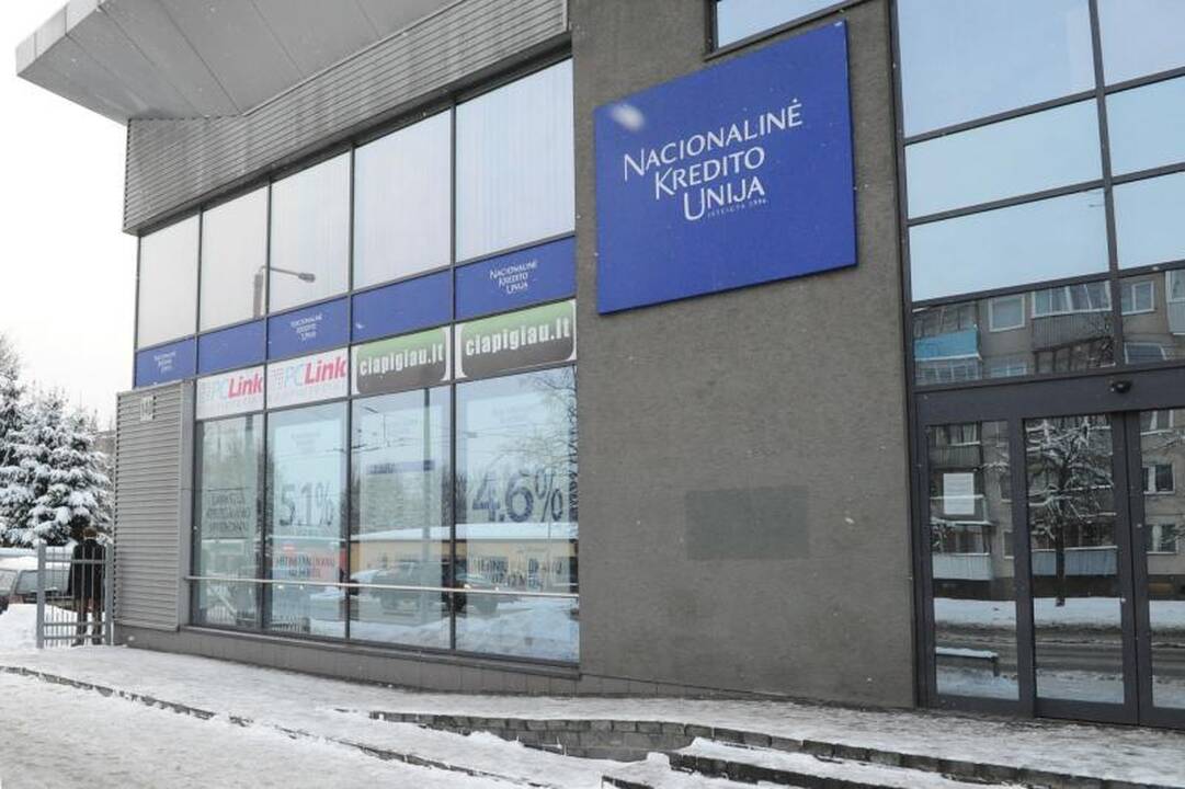 Klaipėdoje mokytojai mitingavo prieš algų mažėjimą
