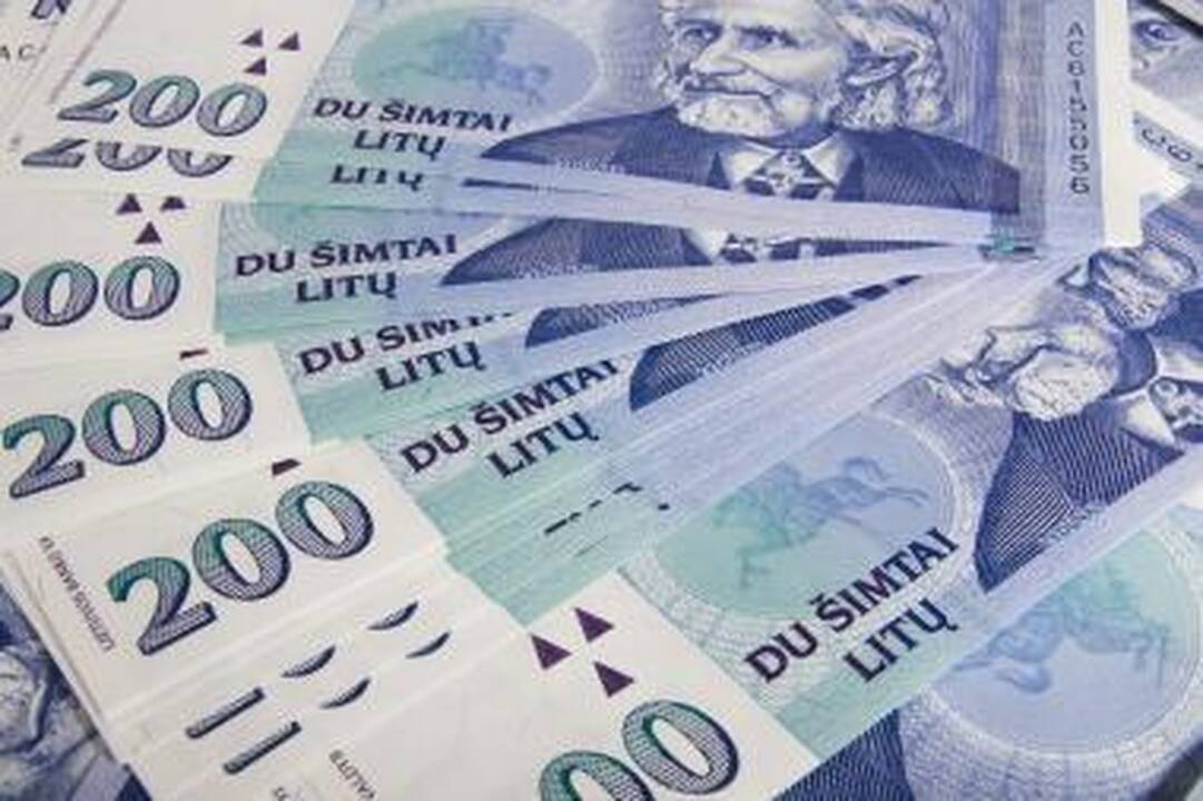 Neblaivus vairuotojas pareigūnams siūlė kyšį