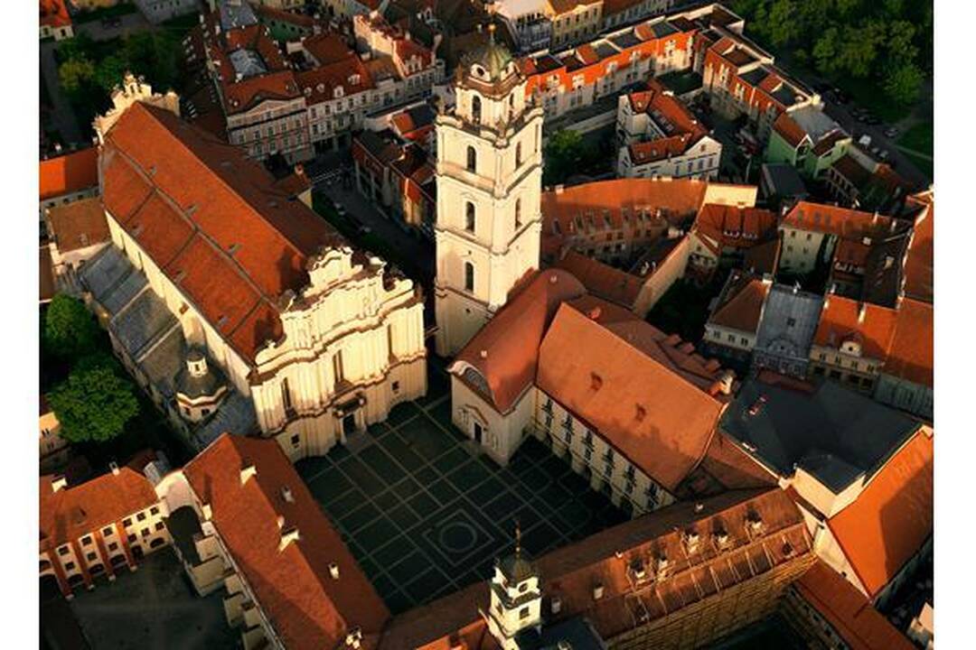 Vilniaus universitete - diplomų teikimo iškilmės 