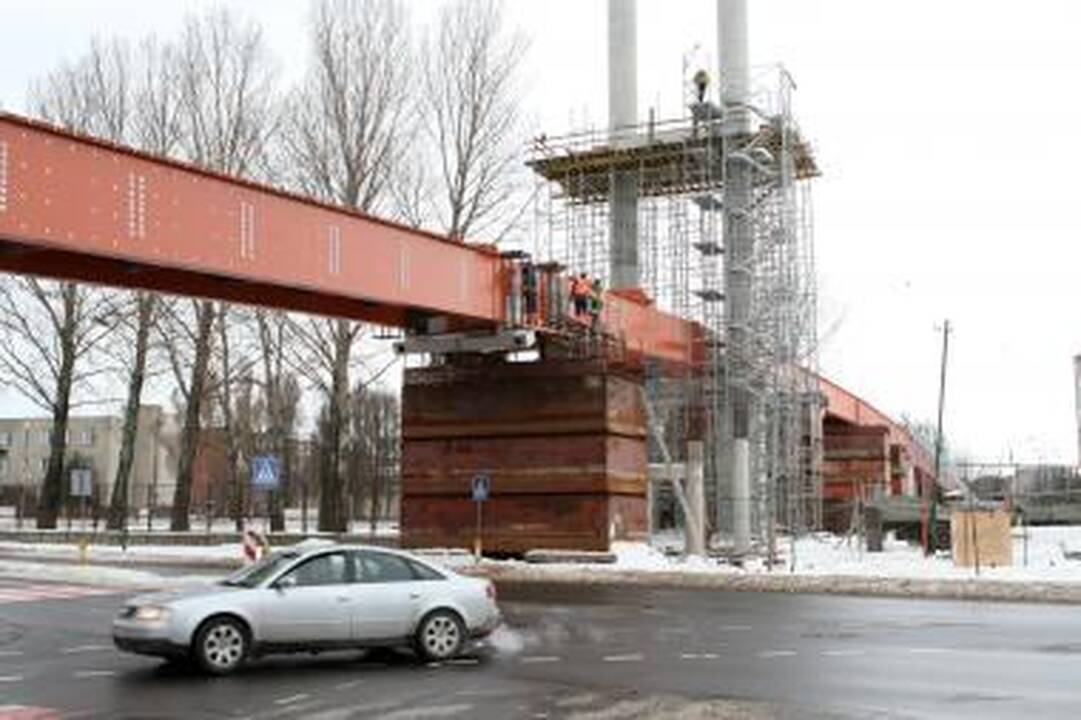 Dėl šalčio statybų darbai vyksta lėčiau