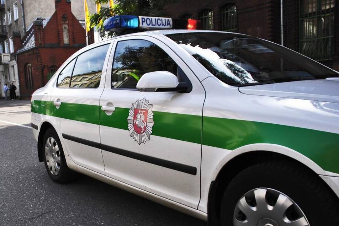 Vilkikas Kretingoje suvažinėjo pėstįjį, sudaužė lengvąjį automobilį
