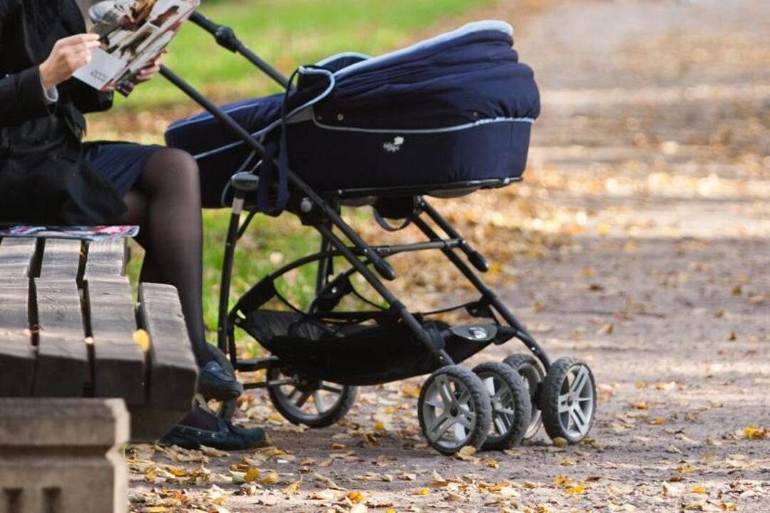 Dėl neteisėtai padidintų motinystės išmokų – tūkstantinės baudos