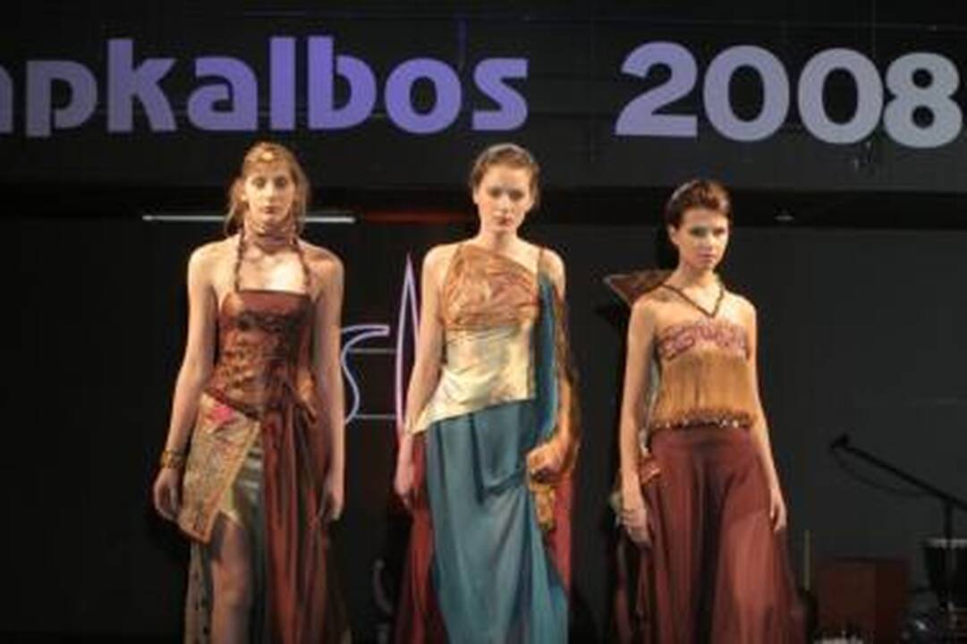 Mados šou „Apkalbos“ kviečia mados mėgėjus