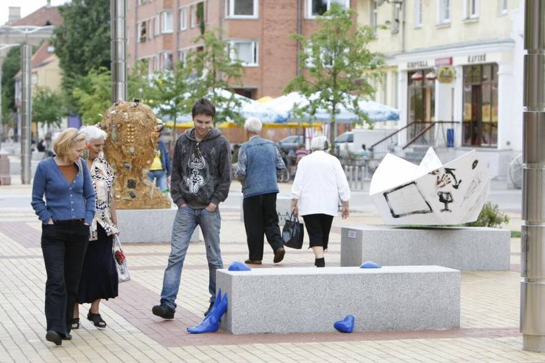 Nori papuošti M.Mažvydo alėjos suoliukus