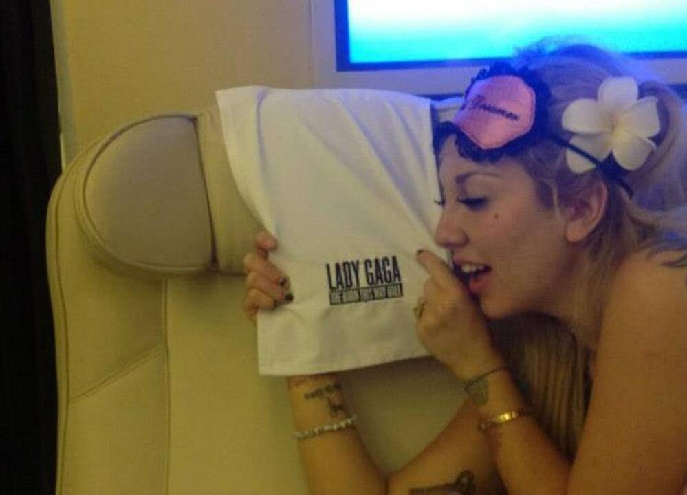 Lady Gaga gerbėjams parodė asmeninio lėktuvo vidų (foto)