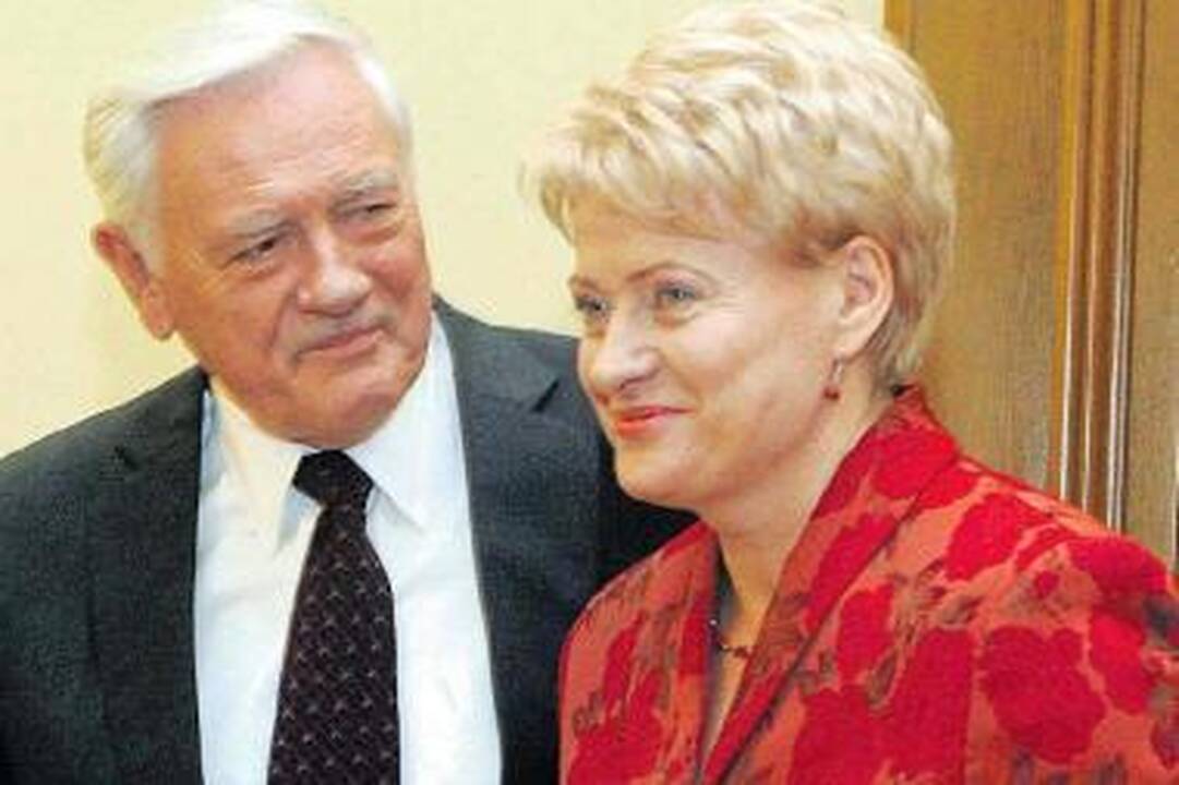V.Adamkus pasveikino išrinktąją Prezidentę D.Grybauskaitę