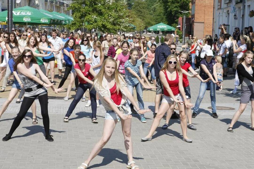 Klaipėdos moksleivius suvienijo 7 minučių šokis