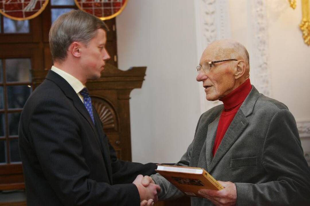 Mirė ilgametis Lietuvos krepšinio federacijos prezidentas S.Stonkus