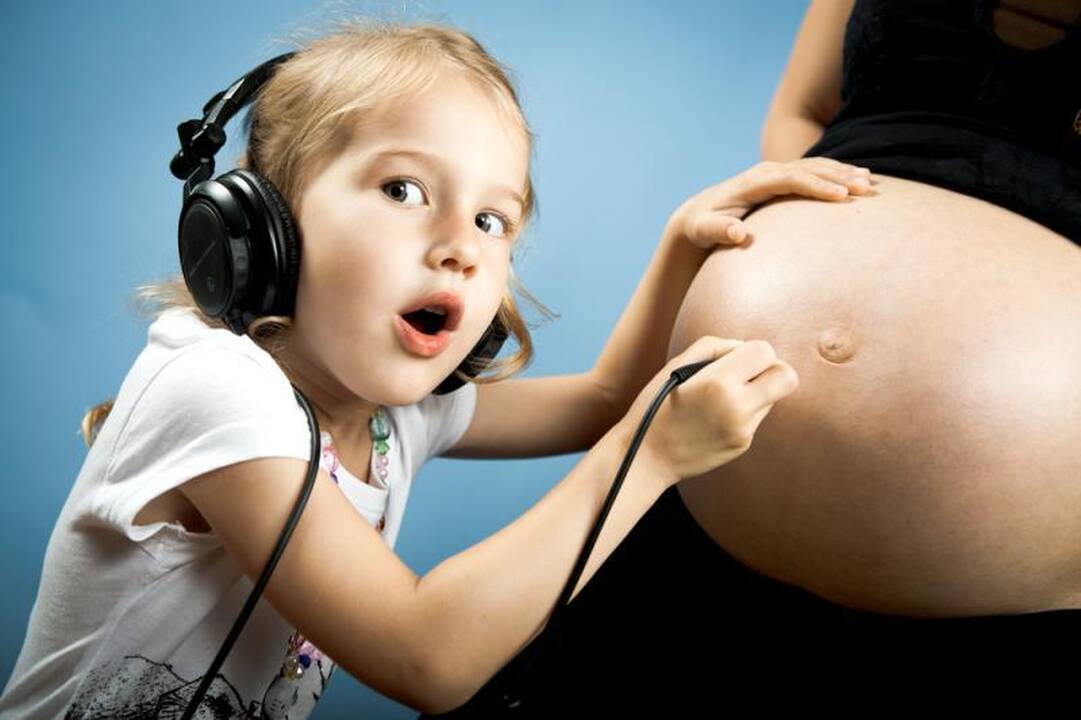 61 metų moters nėštumas pakurstė debatus dėl amžiaus limito