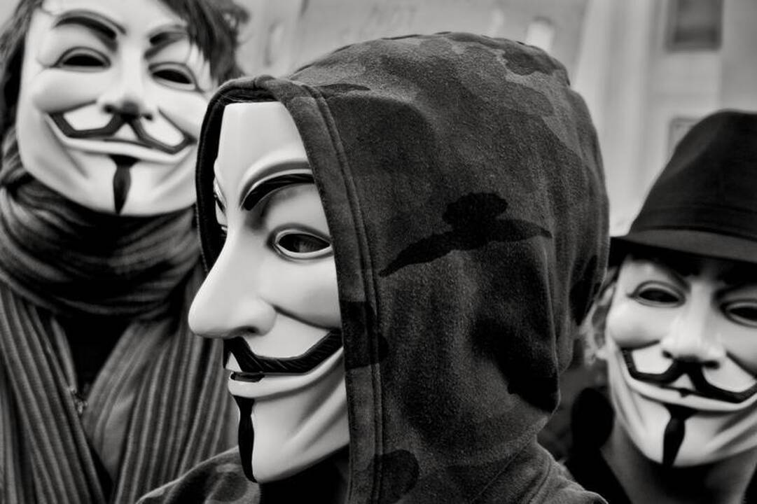 Turkijoje suimti 32 „Anonymous“ grupuotės hakeriai