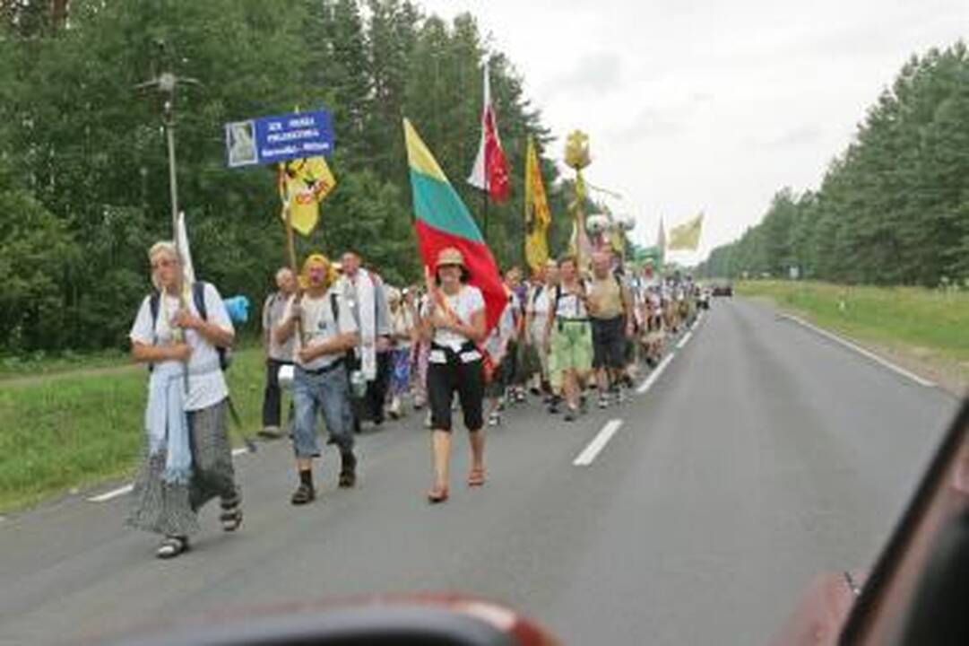 Į Vilnių atvykstantys piligrimai savo žygį skiria Lietuvos nepriklausomybei