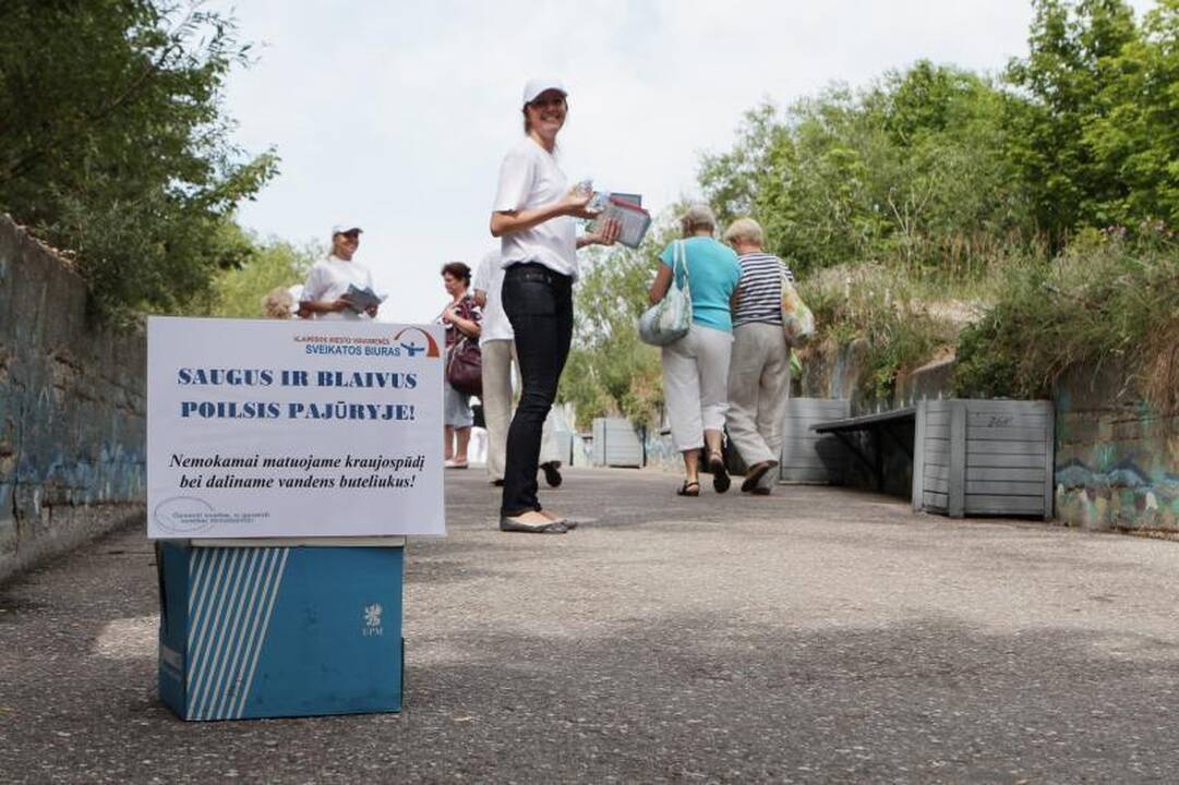 Norinčiųjų pliaže pasimatuoti kraujospūdį - eilės