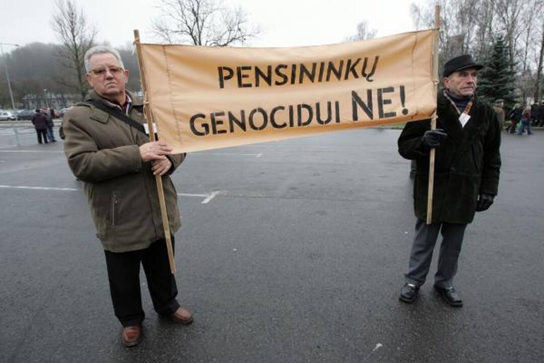 Seimas nesutiko sumažintas pensijas mokėti tik iki 2010-ųjų pabaigos