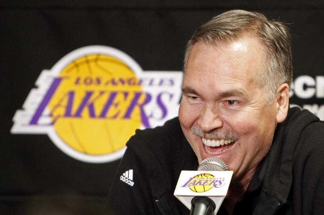 NBA: naujasis „Lakers“ strategas prie ekipos vairo debiutavo sėkmingai