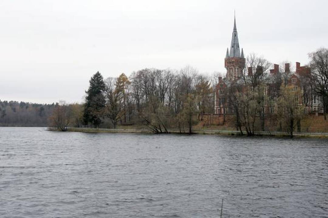 Savivaldybė: patvinęs Vokės vanduo Grigiškių gyventojams grėsmės nebekelia