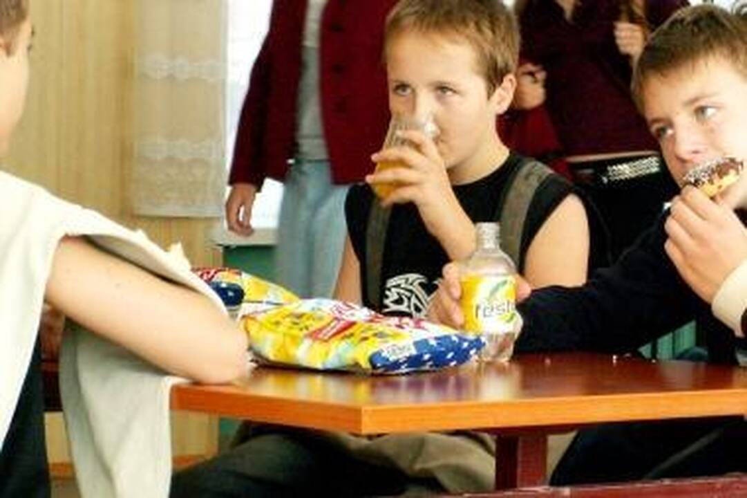 Nemokamo maitinimo nebegaus beveik pusę mokinių