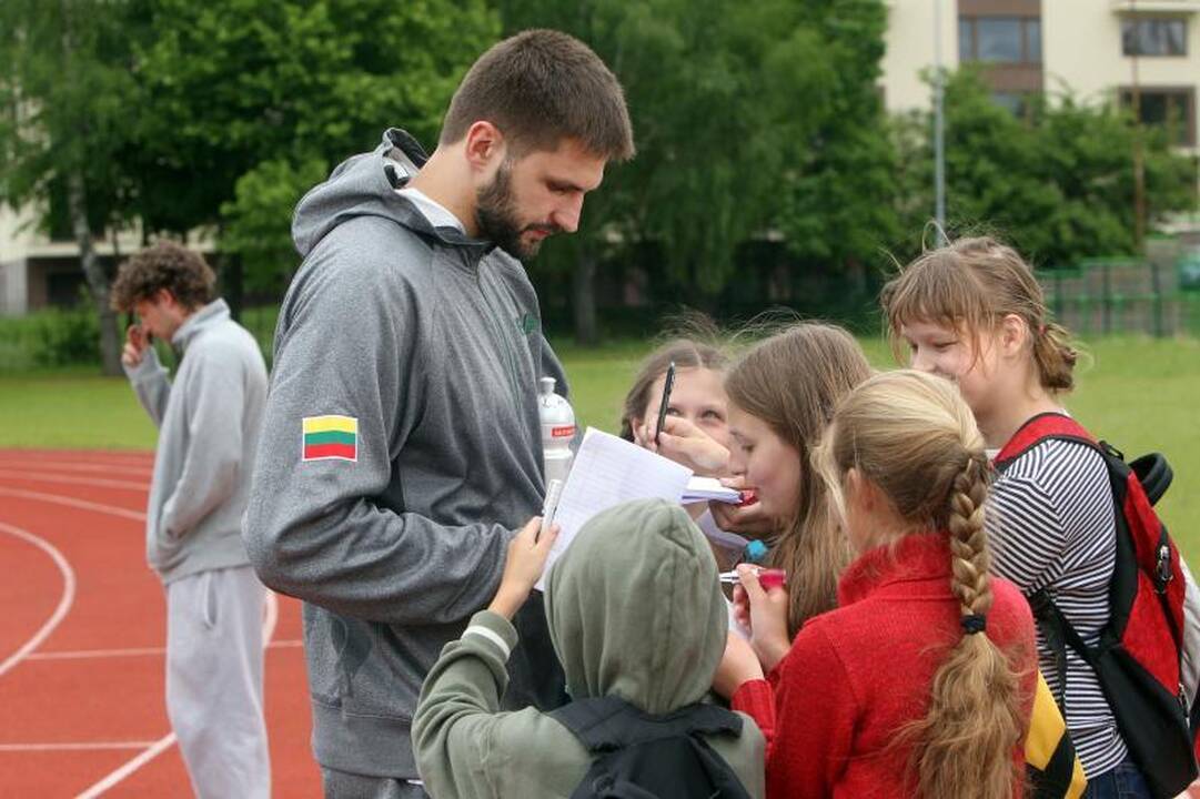 Kaip brendo L.Kleiza, J. Mačiulis ir kiti: 2003 m. Europos sidabras