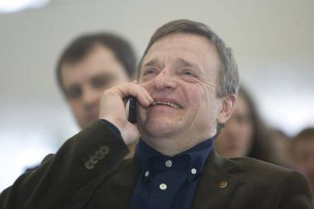 Apklausa: prasčiausiai iš ministrų dirba R.Vilkaitis ir V.Ušackas
