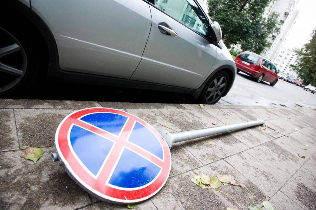 Apmokestintos įmonėms priklausančios automobilių stovėjimo vietos