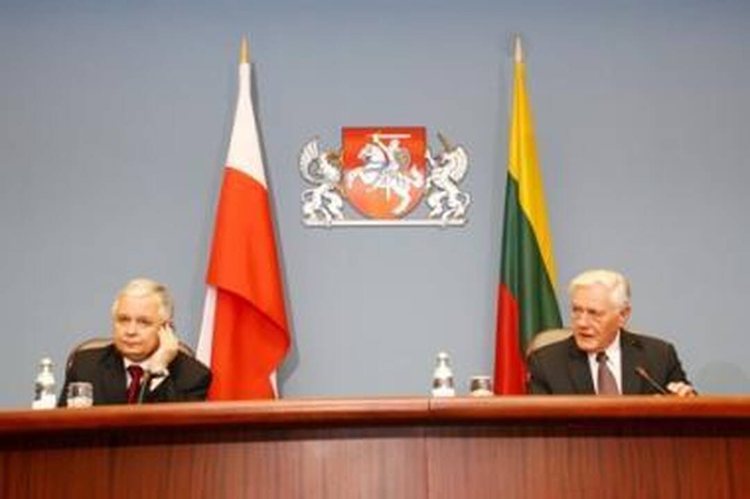 V. Adamkus pritaria lenkiškų pavardžių rašymui originalo kalba (papildyta)