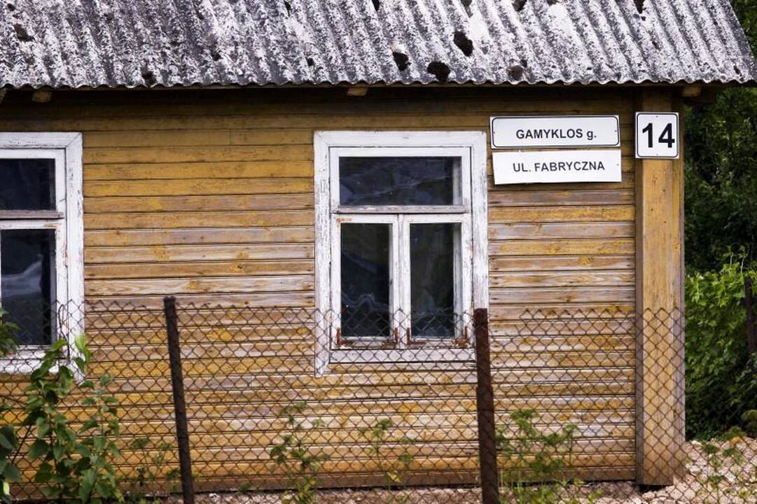 Šalčininkų rajono savivaldybė įpareigota pašalinti dvikalbius užrašus 